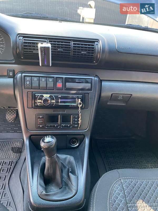 Седан Audi A4 1998 в Киеве