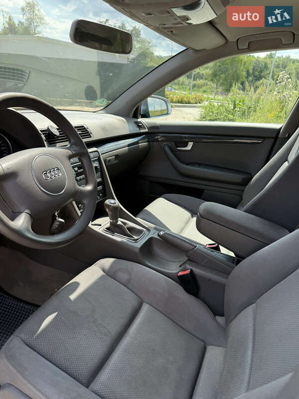 Седан Audi A4 2004 в Львове