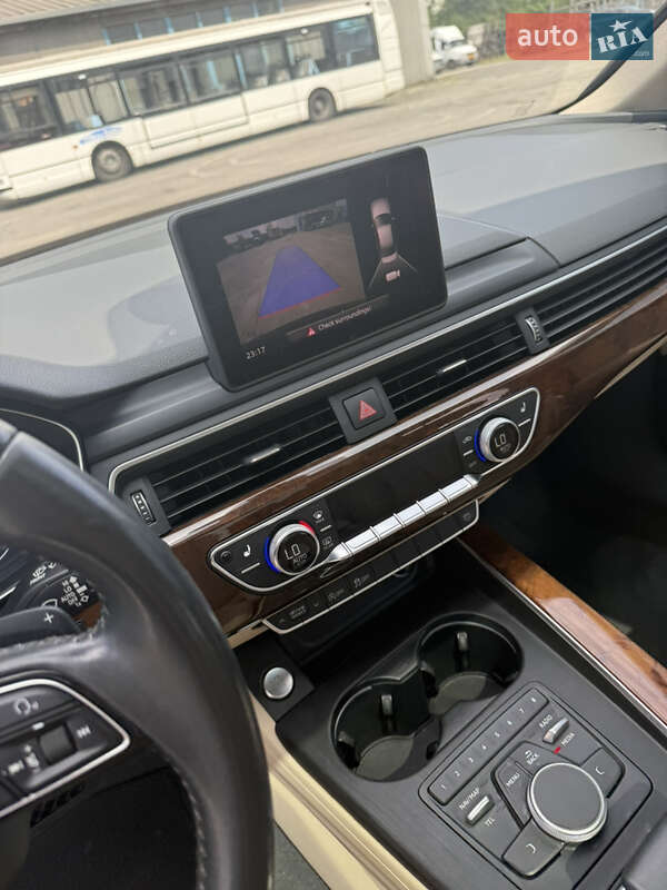 Седан Audi A4 2016 в Горішніх Плавнях