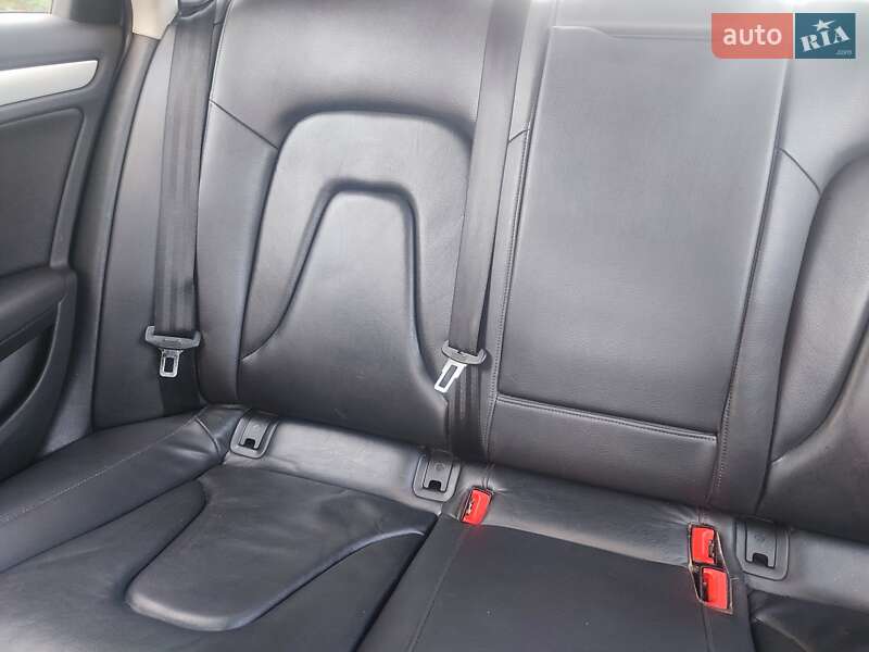 Седан Audi A4 2014 в Киеве
