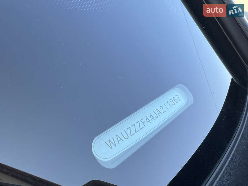 Седан Audi A4 2018 в Дрогобыче