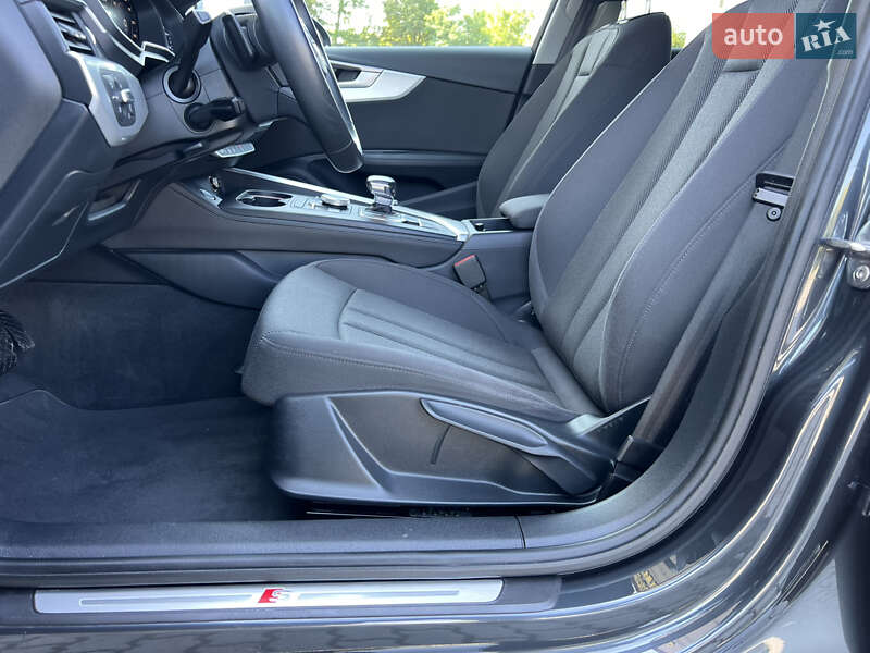Седан Audi A4 2018 в Дрогобыче