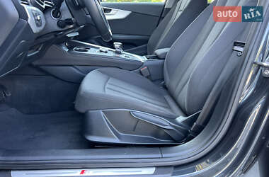 Седан Audi A4 2018 в 