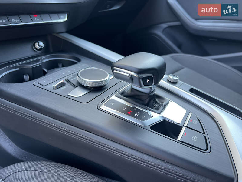 Седан Audi A4 2018 в Дрогобыче