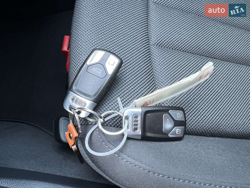 Седан Audi A4 2018 в Дрогобыче