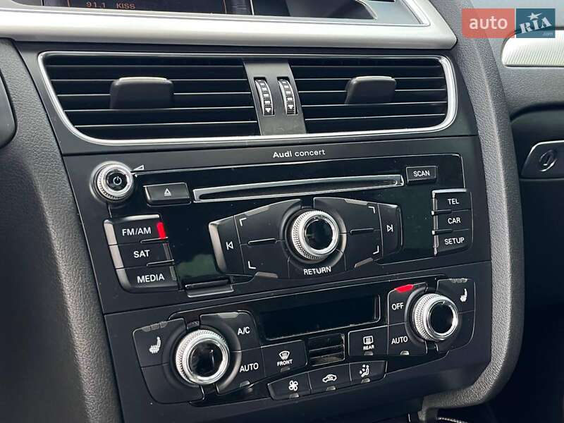 Седан Audi A4 2015 в Львове