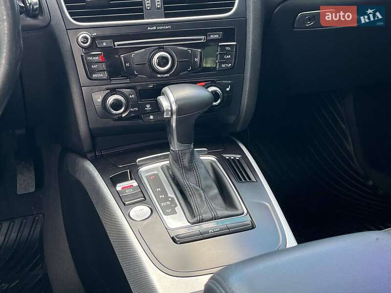 Седан Audi A4 2015 в Львове