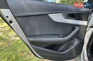 Седан Audi A4 2018 в 
