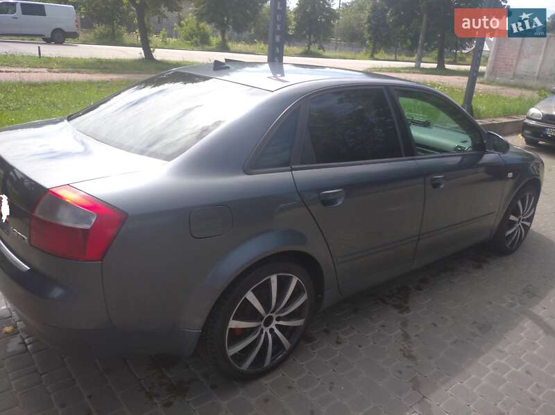 Седан Audi A4 2001 в 