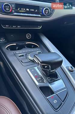 Седан Audi A4 2018 в 