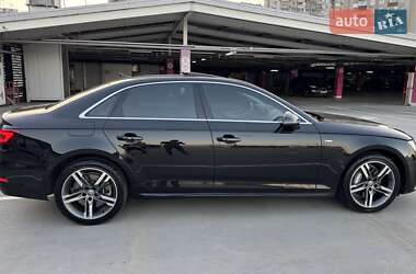 Седан Audi A4 2018 в 