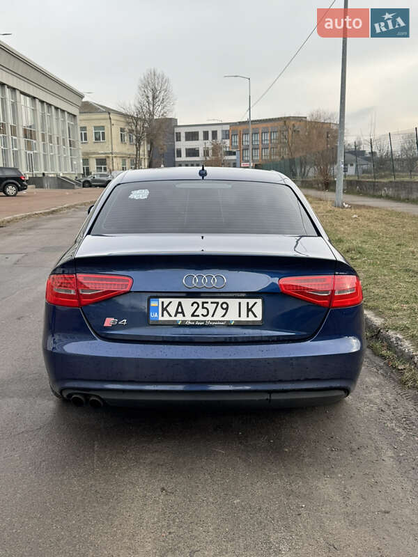 Седан Audi A4 2012 в Киеве