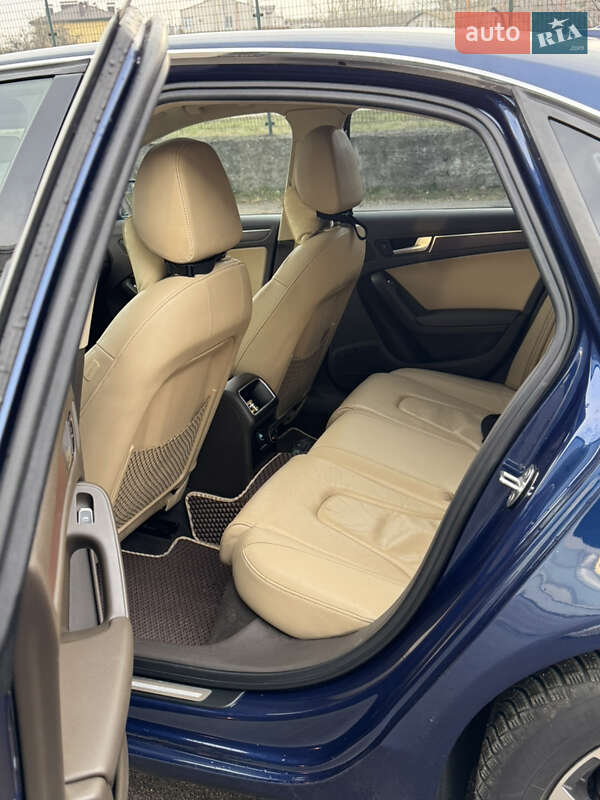 Седан Audi A4 2012 в Киеве