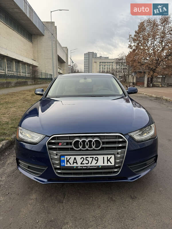 Седан Audi A4 2012 в Киеве