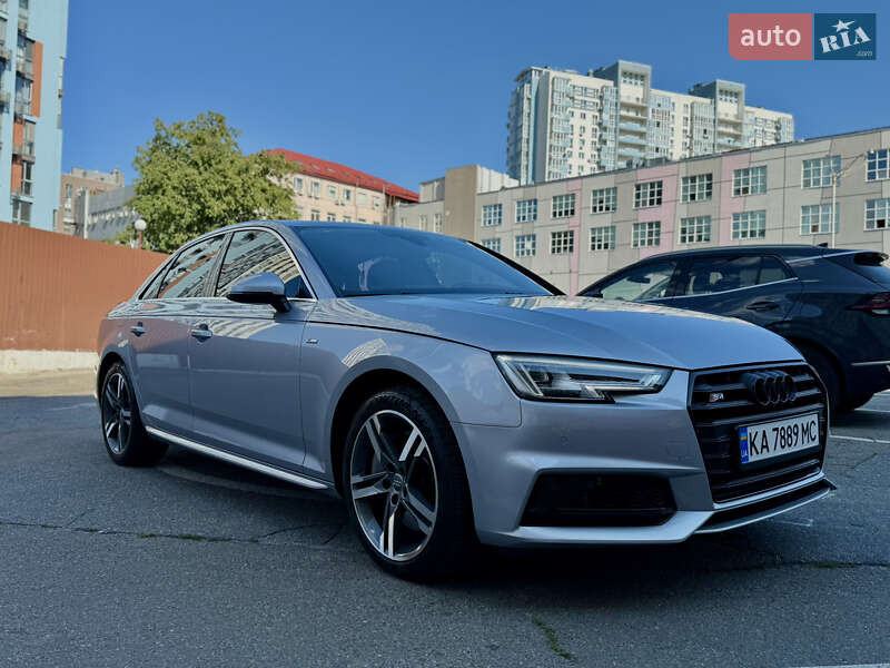 Седан Audi A4 2018 в Киеве
