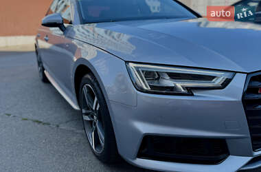 Седан Audi A4 2018 в 