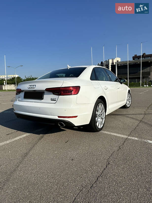 Седан Audi A4 2016 в Киеве
