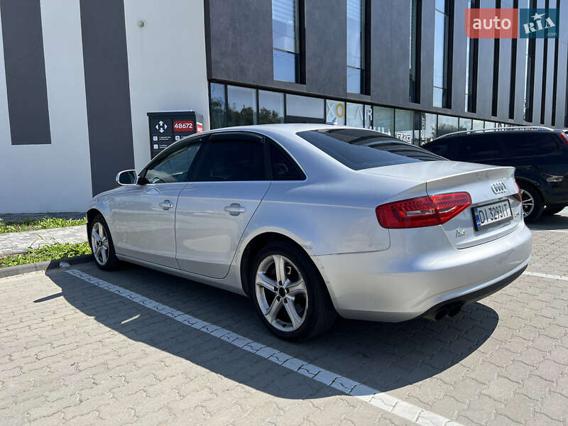 Седан Audi A4 2013 в Львові