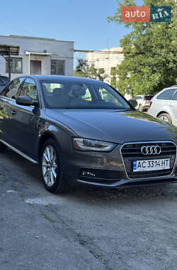 Седан Audi A4 2013 в Луцке