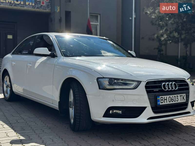 Седан Audi A4 2014 в 