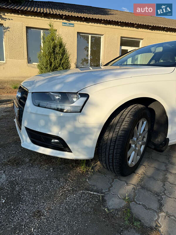 Седан Audi A4 2014 в Ширяево