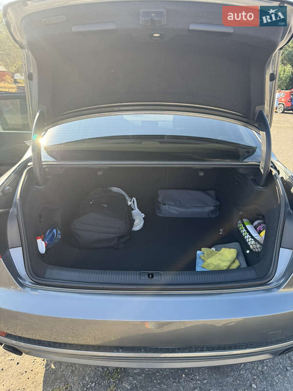 Седан Audi A4 2017 в Одессе