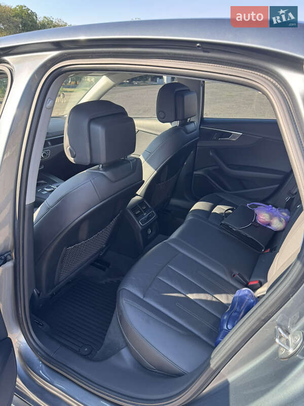 Седан Audi A4 2017 в Одессе