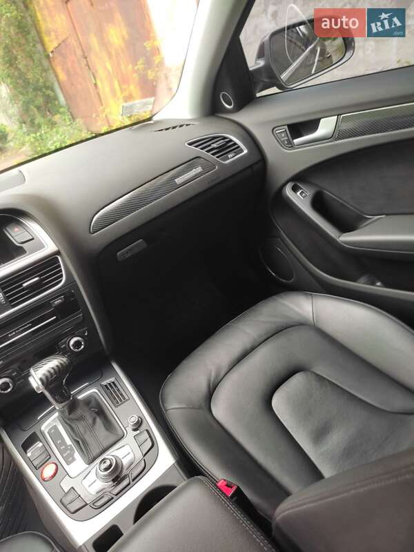 Седан Audi A4 2014 в Ровно