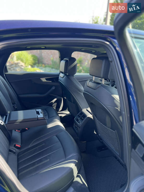 Седан Audi A4 2023 в Киеве