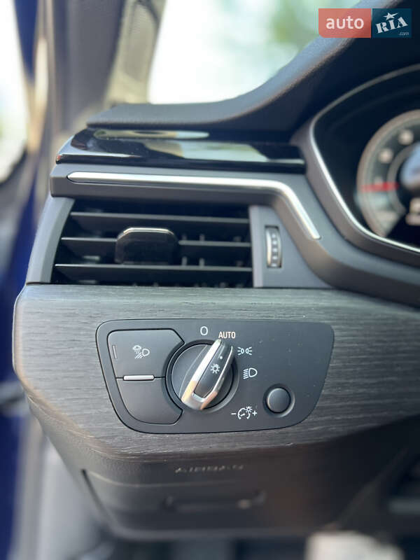 Седан Audi A4 2023 в Киеве