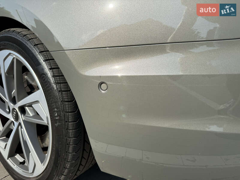 Седан Audi A4 2023 в Киеве