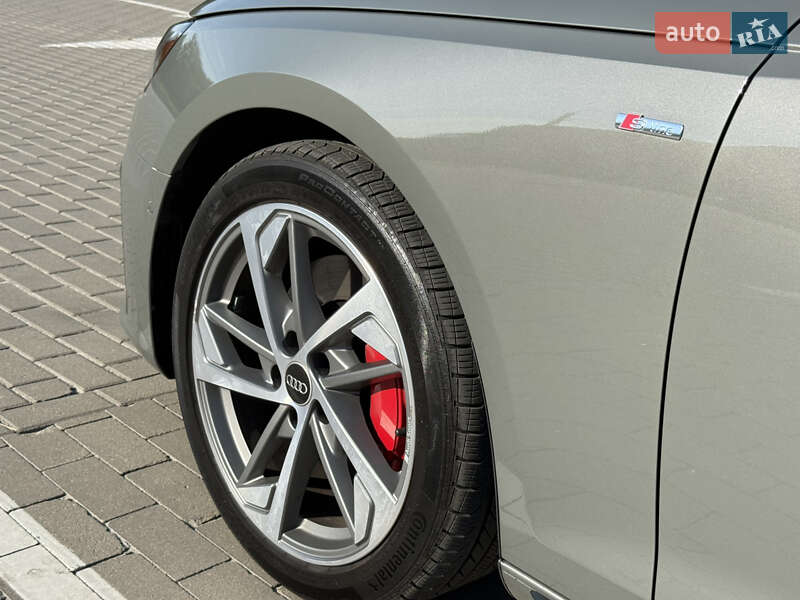 Седан Audi A4 2023 в Киеве