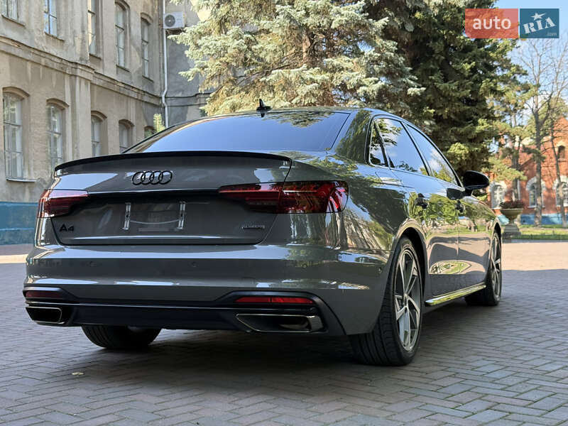 Седан Audi A4 2023 в Киеве