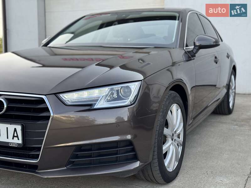 Седан Audi A4 2016 в Сарнах