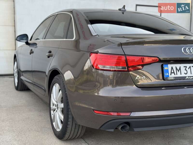 Седан Audi A4 2016 в Сарнах