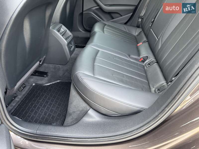 Седан Audi A4 2016 в Сарнах