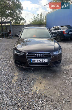 Седан Audi A4 2013 в Кривом Роге