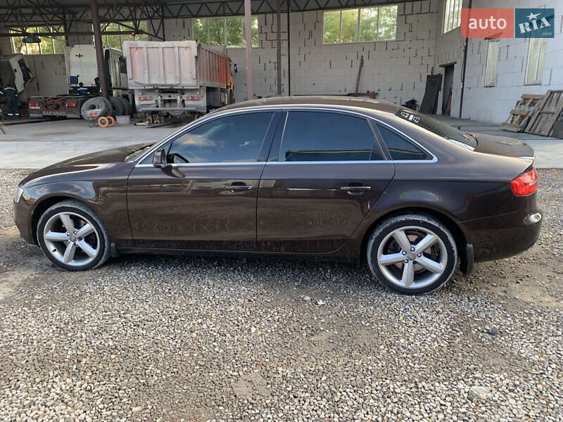 Седан Audi A4 2013 в Кривом Роге