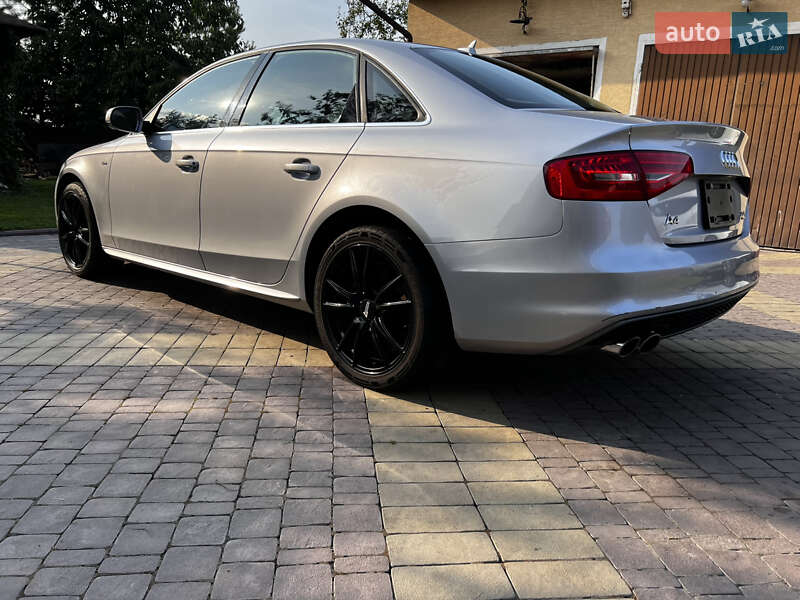 Седан Audi A4 2015 в Жовкве