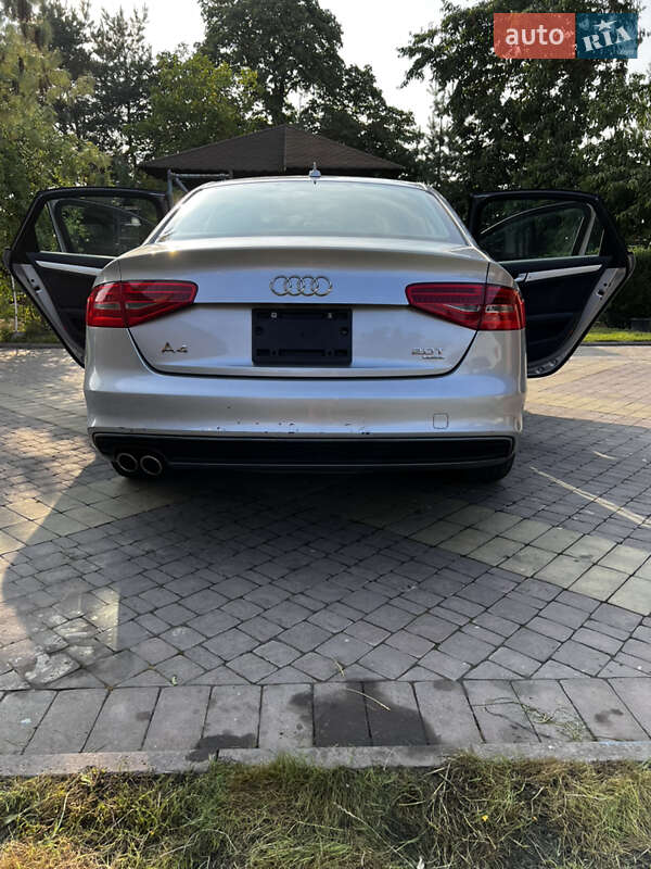Седан Audi A4 2015 в Жовкве