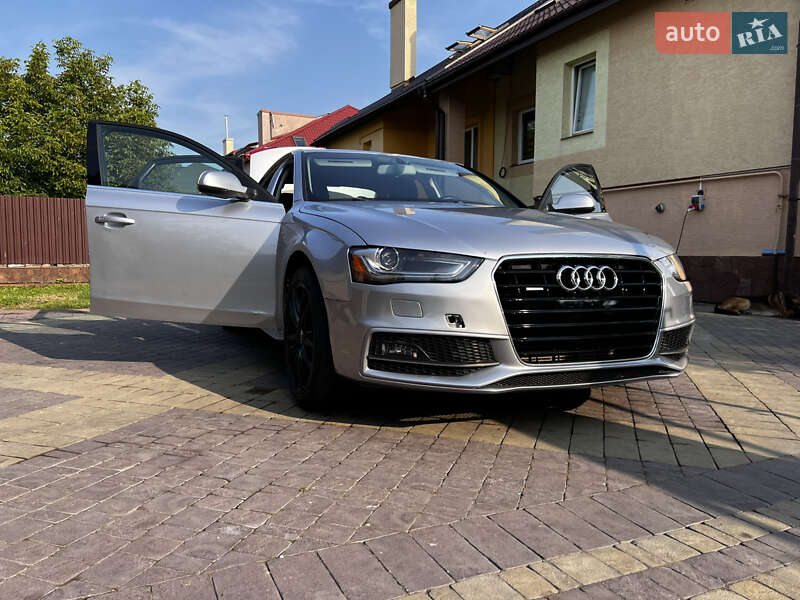 Седан Audi A4 2015 в Жовкве