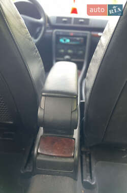 Седан Audi A4 2001 в 