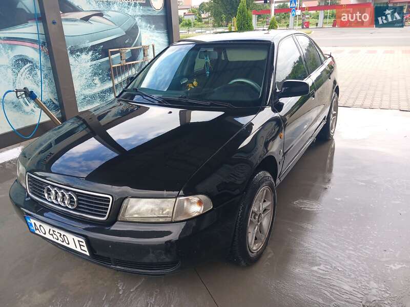Седан Audi A4 1997 в Мукачево