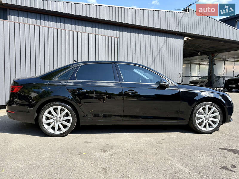 Седан Audi A4 2015 в Киеве