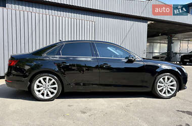 Седан Audi A4 2015 в 