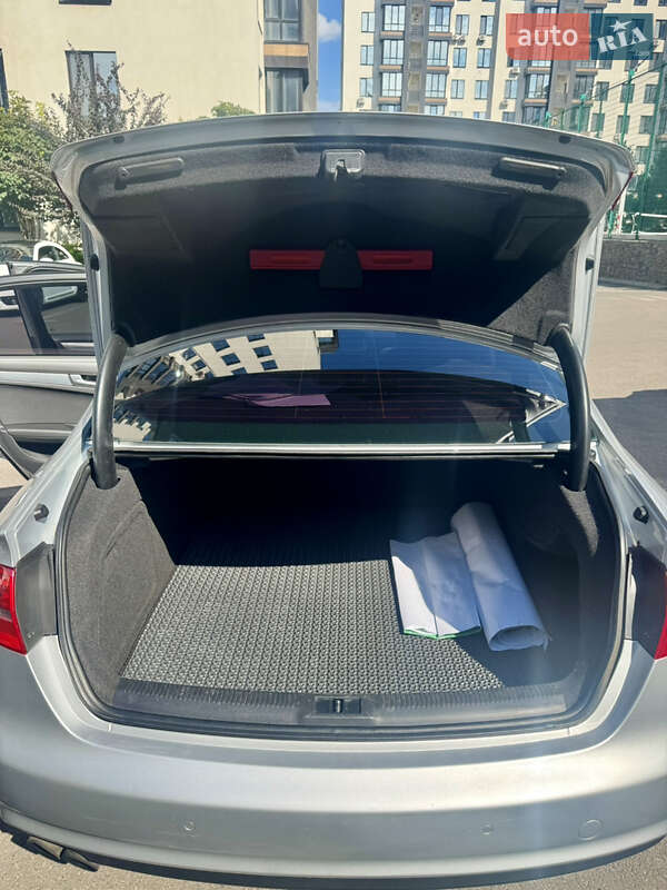 Седан Audi A4 2014 в Харкові