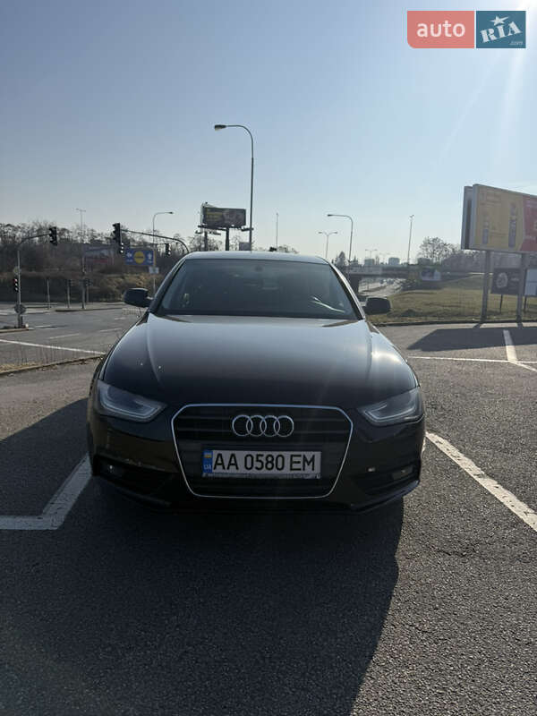 Седан Audi A4 2013 в Киеве