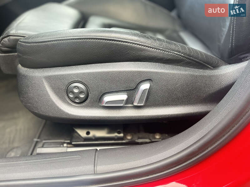 Седан Audi A4 2013 в Львове