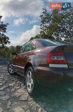 Седан Audi A4 1995 в 