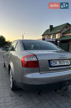 Седан Audi A4 2004 в 